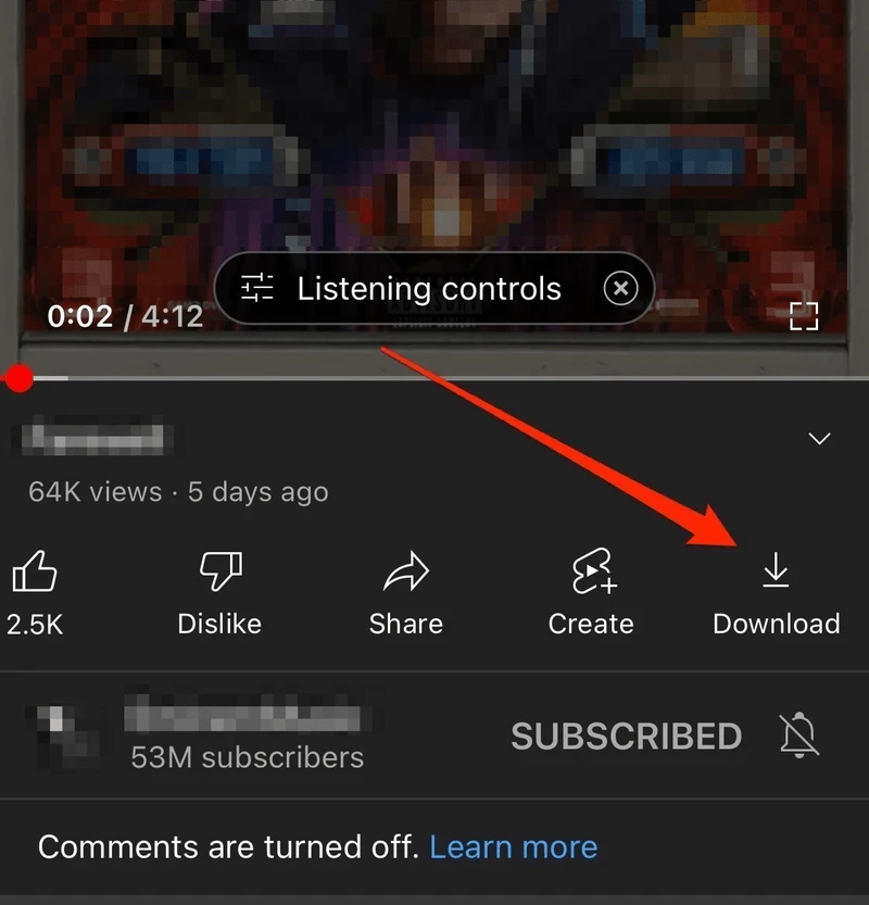 YouTube 移动应用程序，突出显示视频下方的“下载”按钮。